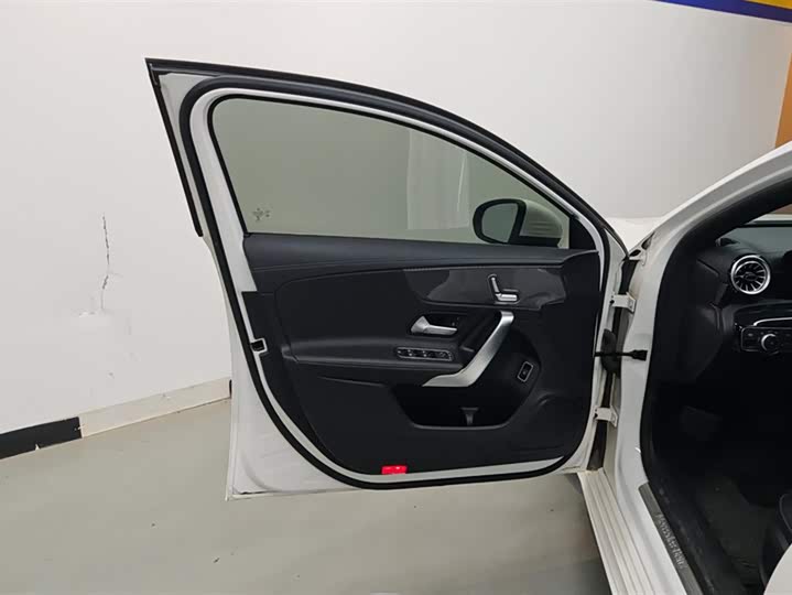 Фото 7 - Mercedes-Benz A-Class