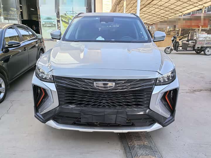 Фото 2 - Geely Atlas