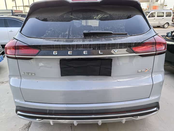 Фото 5 - Geely Atlas