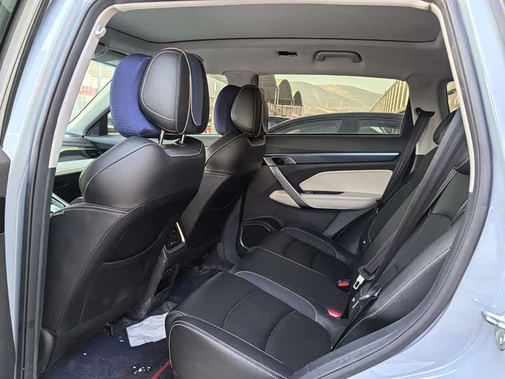 Фото 9 - Geely Atlas