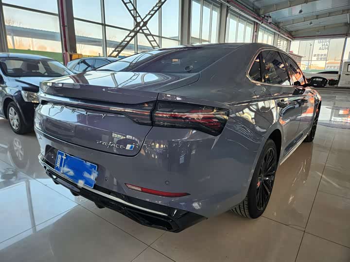 Фото 2 - Geely Preface L