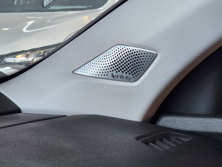 Фото 7 - Geely Preface L