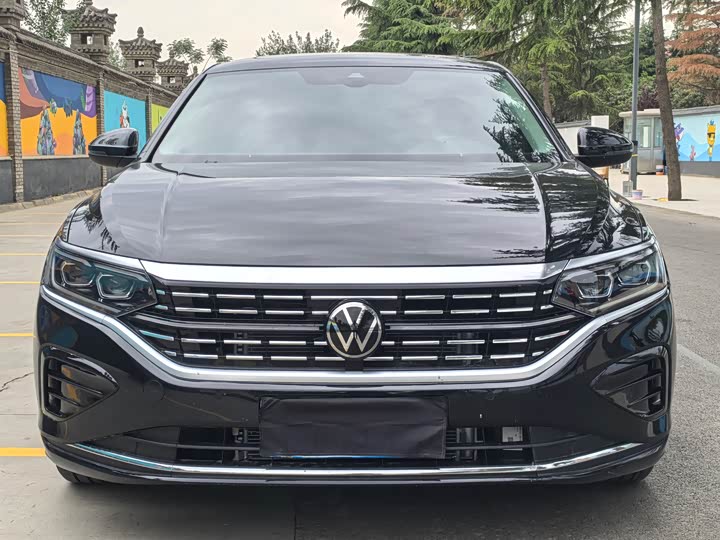 Фото 2 - Volkswagen Passat