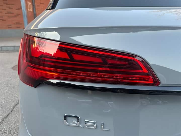 Фото 7 - Audi Q5L