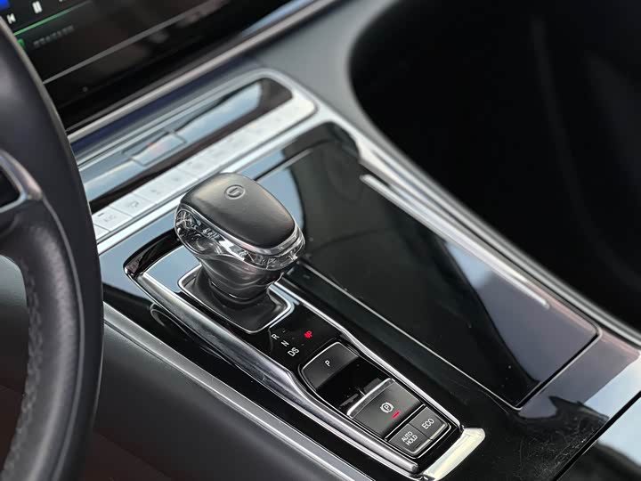 Фото 2 - GAC Trumpchi M8