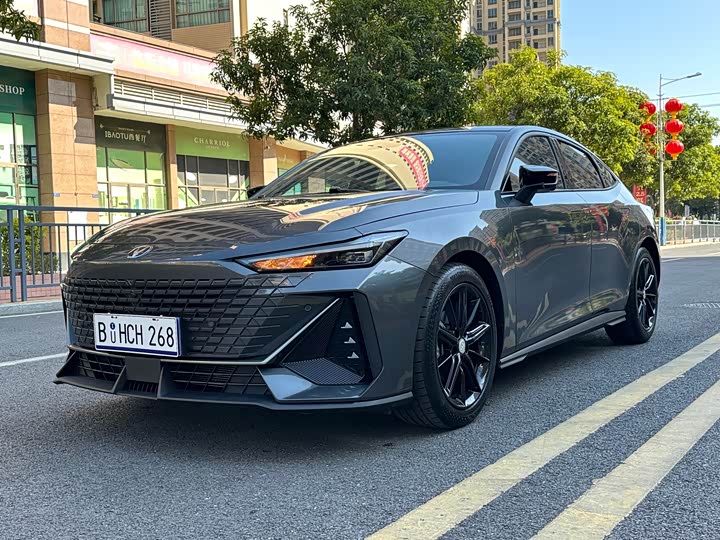 Фото 1 - Changan UNI-V