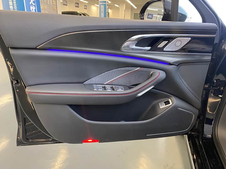 Фото 5 - Hongqi H6