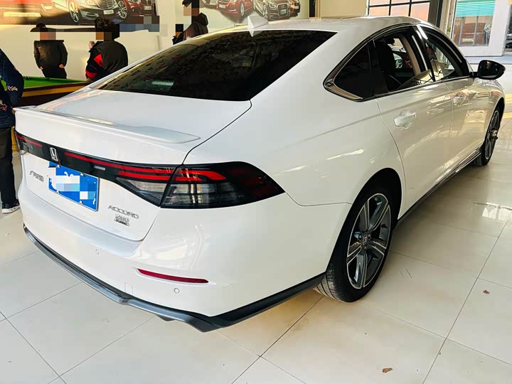 Фото 4 - Honda Accord