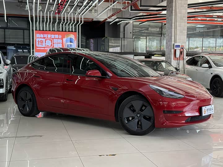 Фото 3 - Tesla Model 3
