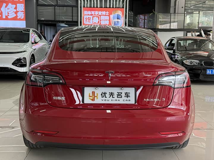 Фото 6 - Tesla Model 3