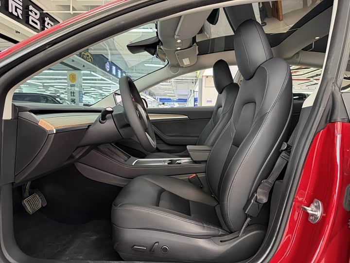 Фото 8 - Tesla Model 3