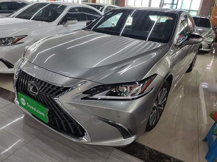 Фото 2 - Lexus ES