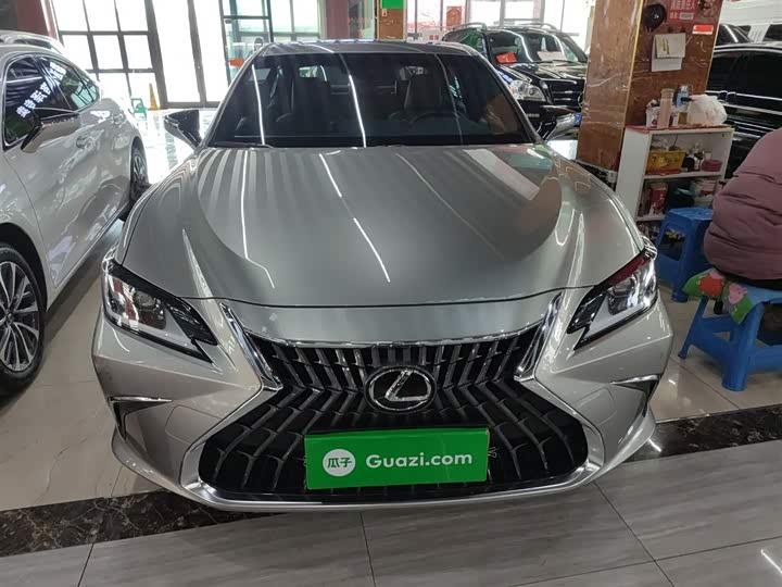 Фото 3 - Lexus ES