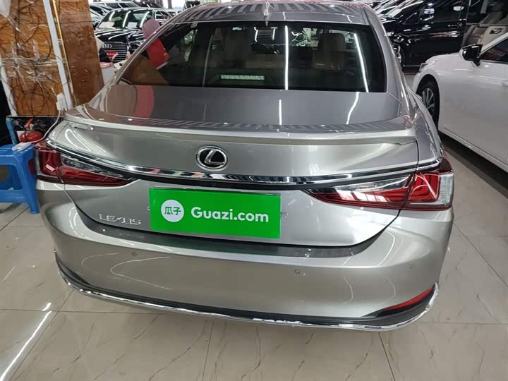 Фото 6 - Lexus ES