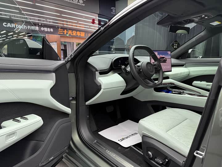 Фото 8 - Zeekr 001