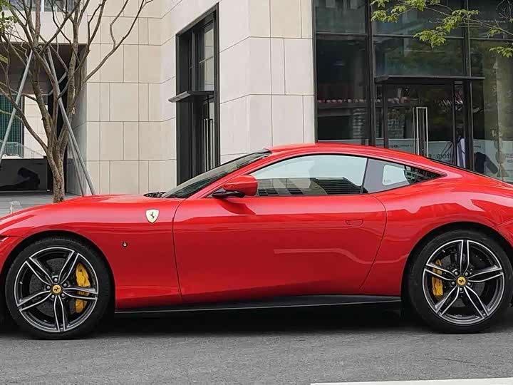 Фото 3 - Ferrari Roma