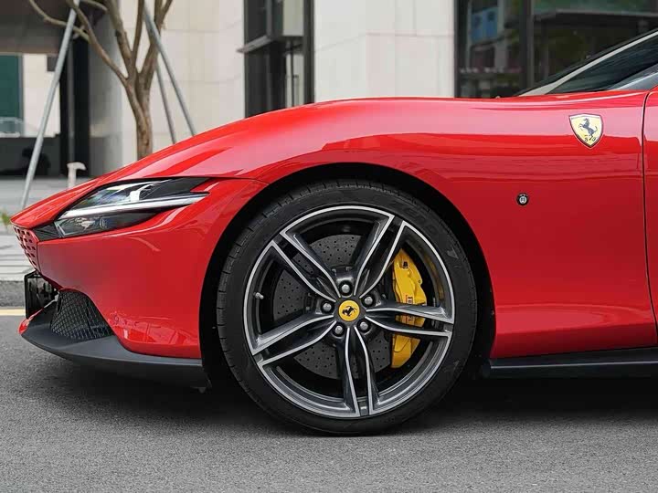 Фото 4 - Ferrari Roma