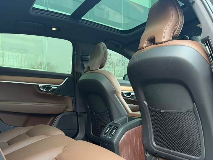 Фото 4 - Volvo S90