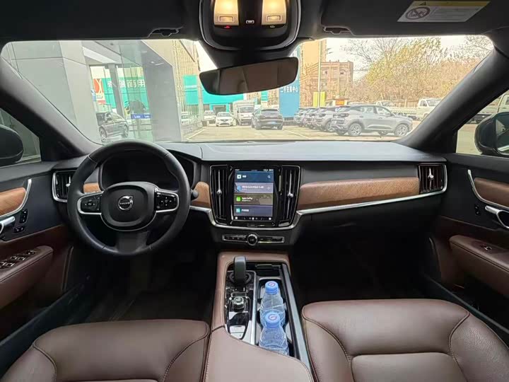 Фото 6 - Volvo S90