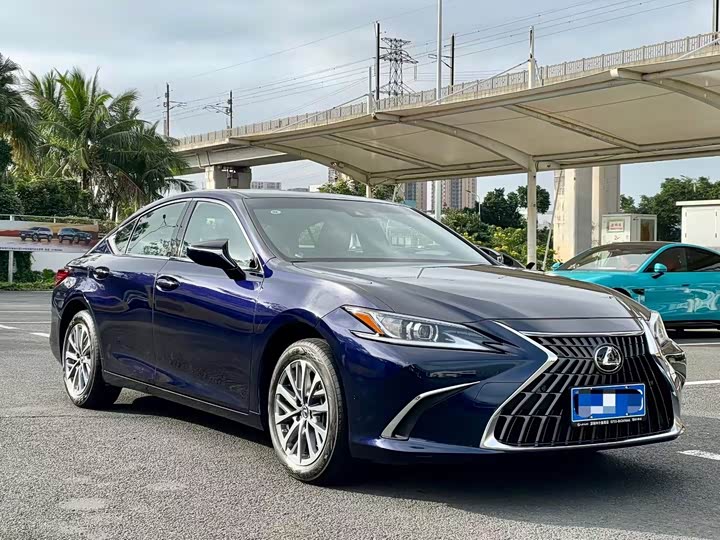 Фото 3 - Lexus ES