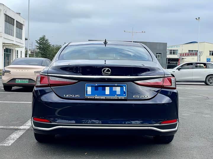 Фото 5 - Lexus ES