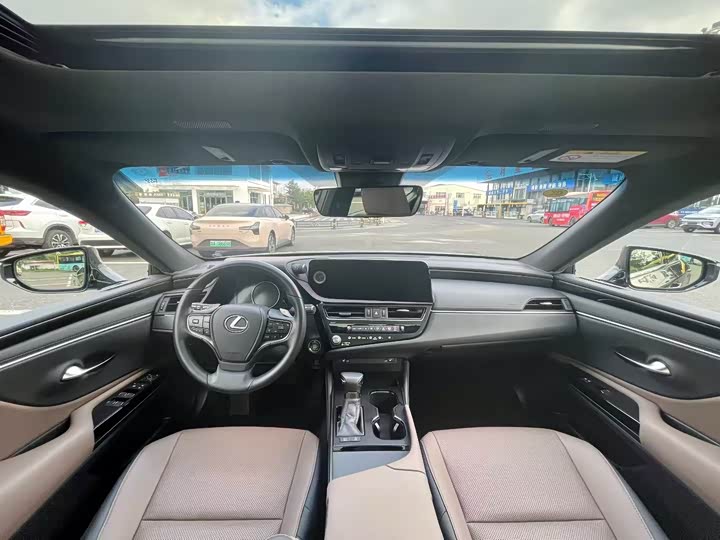 Фото 8 - Lexus ES