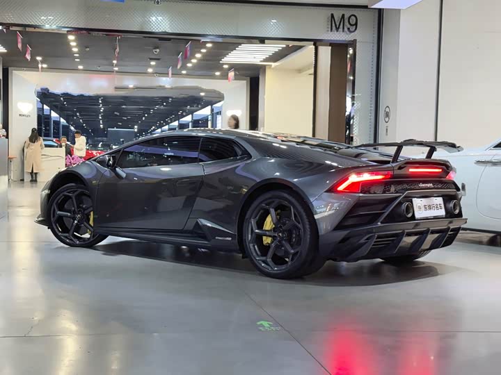 Фото 4 - Lamborghini Huracán