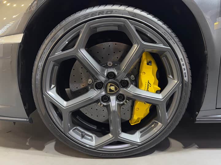 Фото 5 - Lamborghini Huracán