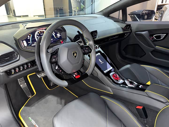 Фото 6 - Lamborghini Huracán