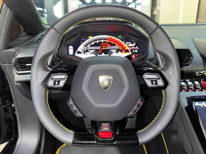 Фото 8 - Lamborghini Huracán