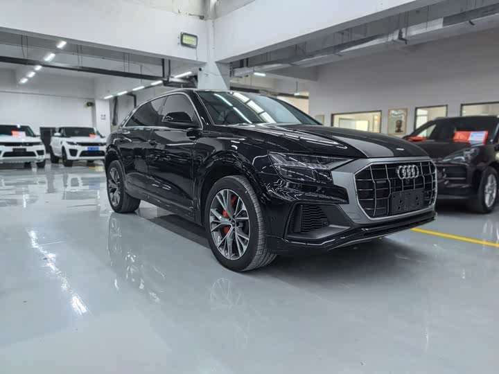 Фото 3 - Audi Q8