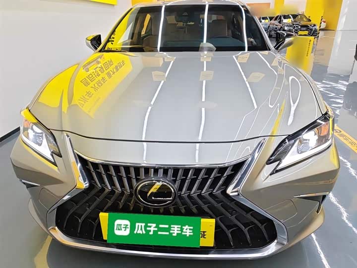 Фото 3 - Lexus ES