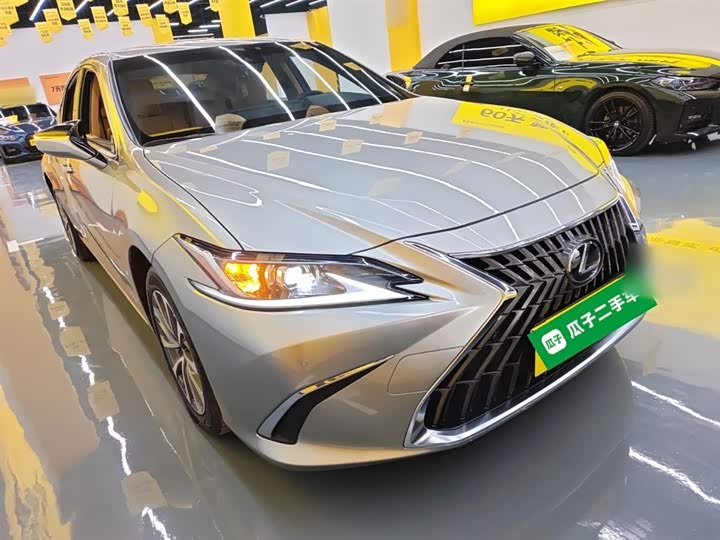 Фото 4 - Lexus ES