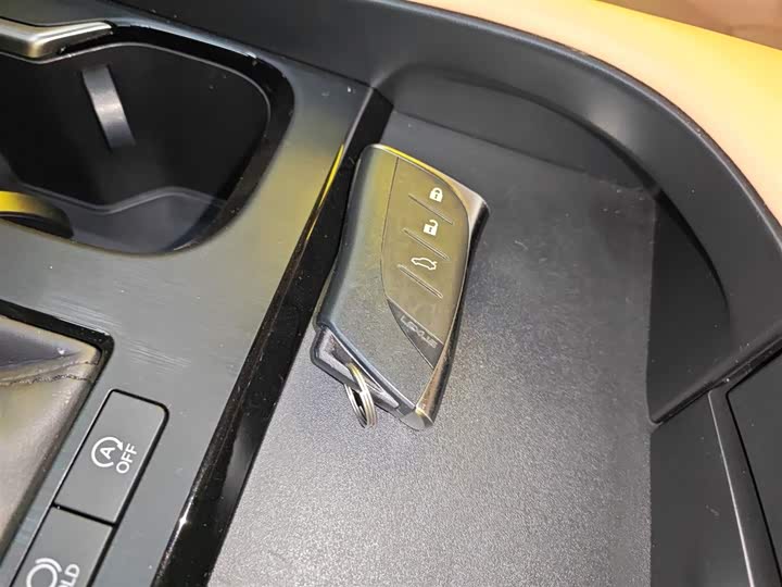 Фото 9 - Lexus ES