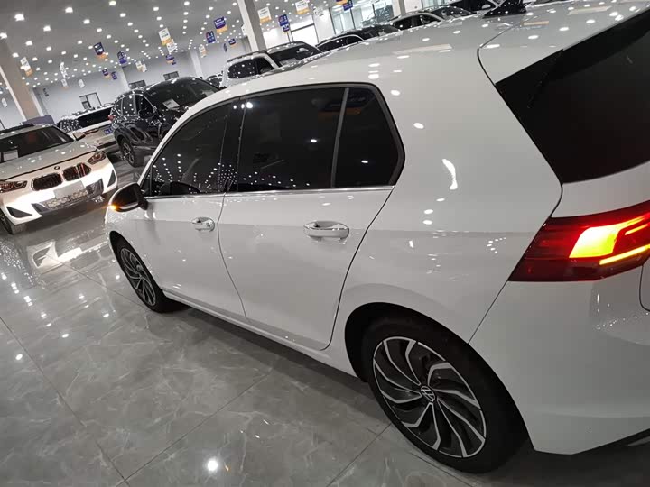 Фото 5 - Volkswagen Golf