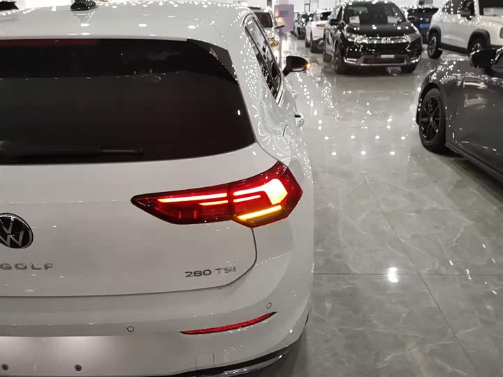 Фото 8 - Volkswagen Golf