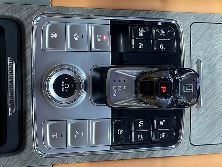 Фото 8 - Tank 500 Hybrid