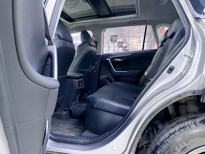 Фото 7 - Toyota Wildlander