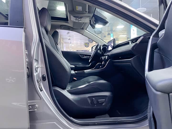 Фото 8 - Toyota Wildlander