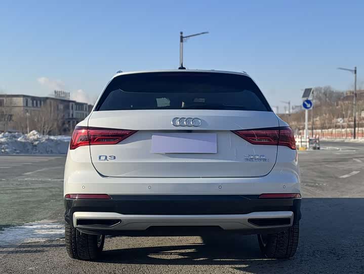 Фото 8 - Audi Q3