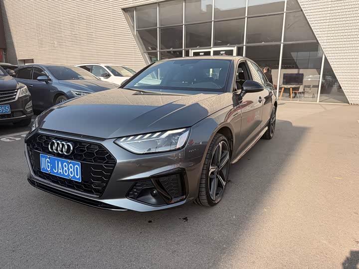 Фото 1 - Audi A4L