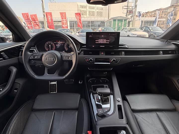 Фото 4 - Audi A4L
