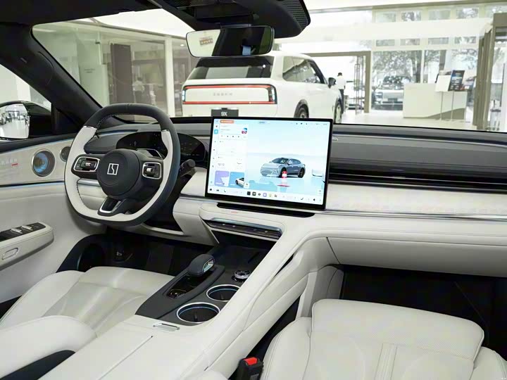 Фото 2 - Zeekr 001