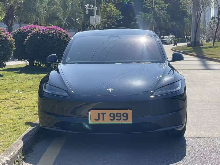 Фото 2 - Tesla Model 3