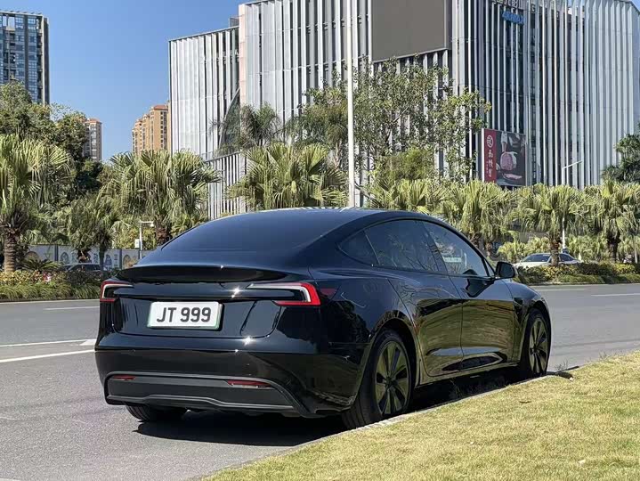 Фото 6 - Tesla Model 3