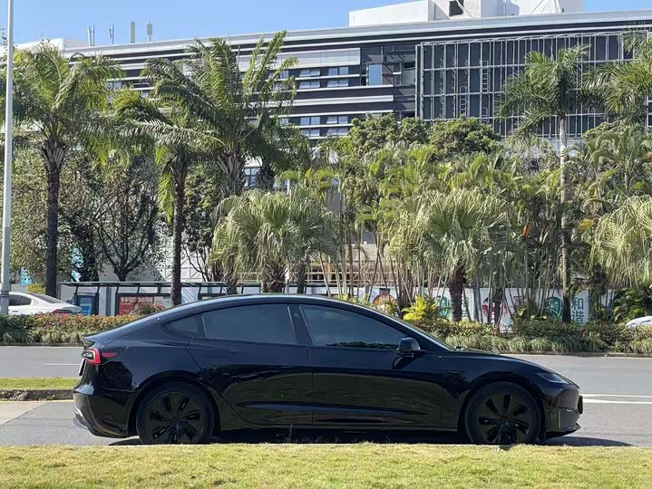 Фото 7 - Tesla Model 3