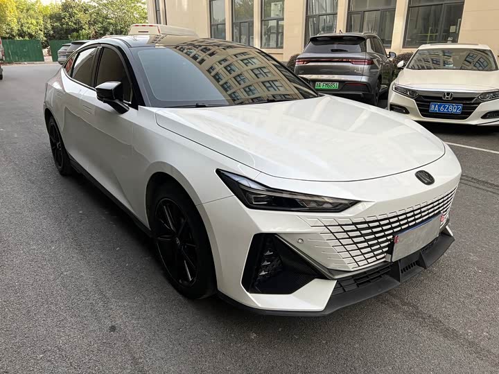 Фото 3 - Changan UNI-V