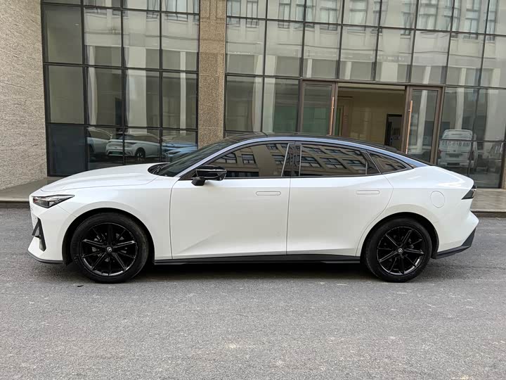 Фото 4 - Changan UNI-V