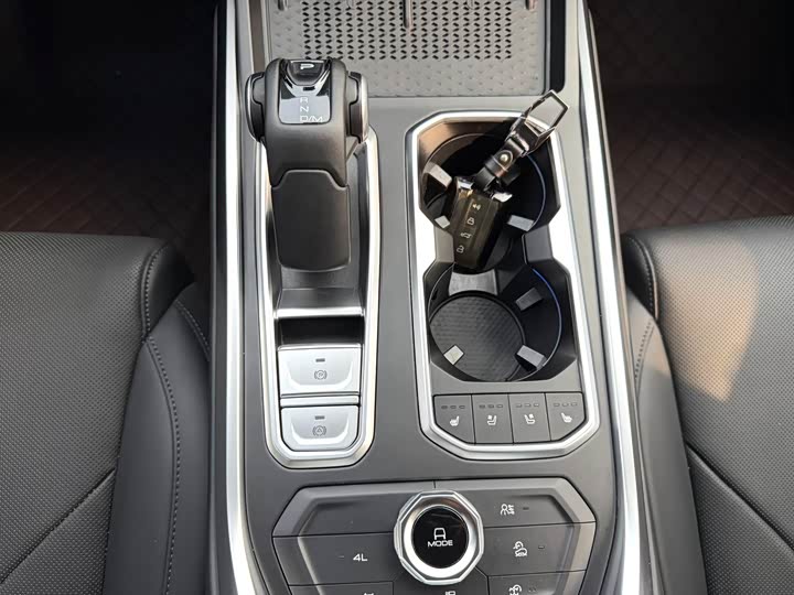 Фото 8 - Tank 400 Hybrid