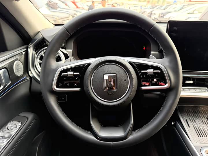 Фото 9 - Tank 400 Hybrid